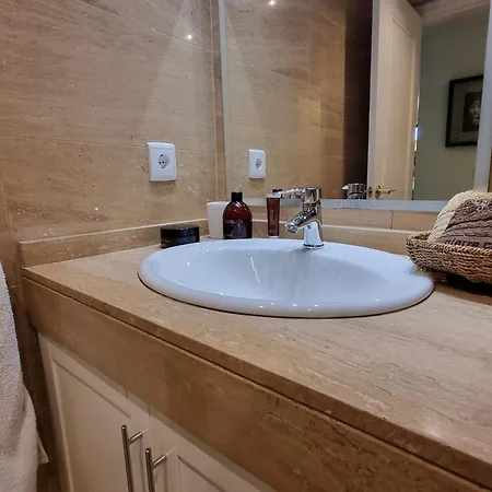 Apto En Ciudad De Ciencias Y Cerca Playa *