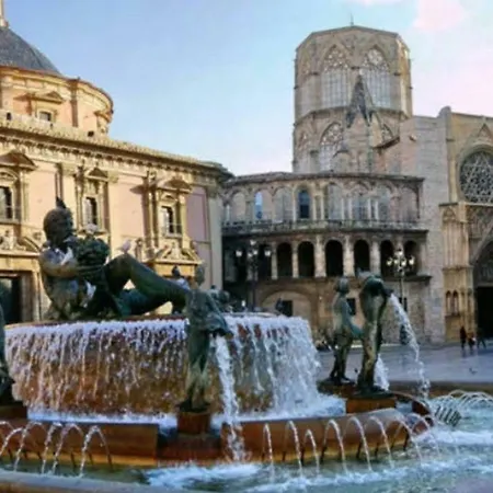 Apto En Ciudad De Ciencias Y Cerca Playa *
